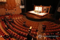생활 속 거리두기 속 아쉬워도 객석은 열린다