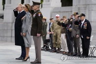 생활 속 거리두기 절실한 미국, 지역 감염 확산 우려에 “트럼프 오지 마라”까지