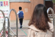 교육부 ”등교수업은 예정대로“…전국 800곳 등교 연기