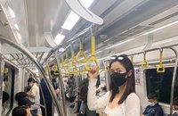 류화영 지하철, 마스크에 선글라스 착용하며 이동