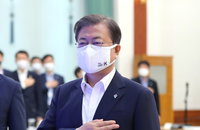 미·중 갈등에 낀 韓…文대통령 "경제에 적잖은 부담"