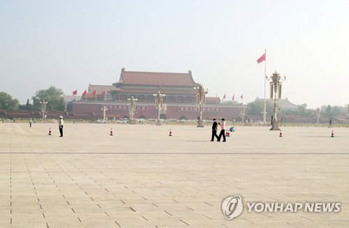텅 빈 톈안먼 광장