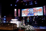 8분 46초 침묵하며 애도...조지 플로이드 첫 추모식 “숨쉴수 있는 곳으로”