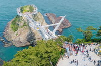 생활 속 거리두기 필요한데...구름 인파 몰린 송도구름다리