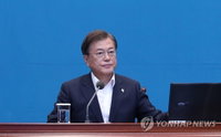 문대통령, 통일장관 사표수리