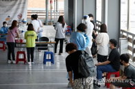 코로나19 신규 확진자 절반이 집단감염…쿠팡 덕평물류센터 변수