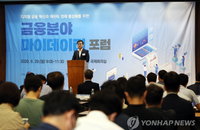 마이데이터에 손 뻗는 금융사…수익성 악화·무한 경쟁 속 데이터 가능성 주목