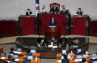 문대통령 "부동산 투기로 돈 벌 수 없게 할 것“