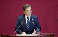 문 대통령 '개미' 주식양도세 재검토 주문…주식시장 위축 우려됐나
