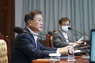 8월 17일 임시공휴일 지정. 주말끼고 사흘간 연휴...文 "국민께 작은 위로되길"