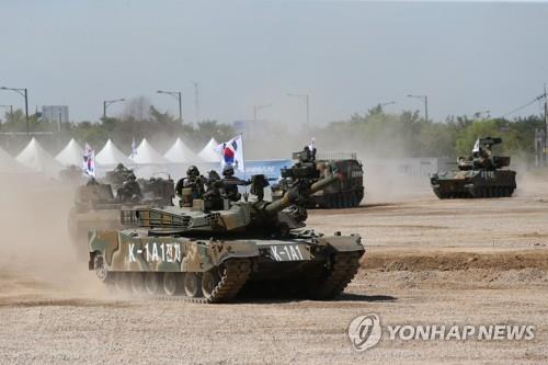 질주하는 K-1A1 전차 질주하는 K-1A1 전차