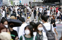 일본 코로나 확진자 현황, 신규 확진 1000명 육박…오키나와 확산세 심각