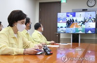 “밀집도 줄여라” 학교부터 극장까지 사회적 거리두기로 분주