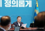 문대통령 "방역·경제 사이 아슬아슬한 균형 필요“