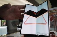 ‘접고 돌리고’ 갤폴드2에 윙까지 가세한 스마트폰 대전