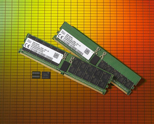  SK하이닉스가 세계 최초로 DDR5 D램을 출시한다고 6일 밝혔다.  DDR5는 차세대 D램 규격으로 빅데이터, 인공지능, 머신러닝 등에 최적화된 초고속, 고용량 제품이다. 2020.10.6 