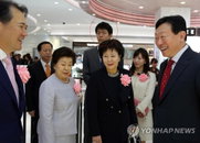 유통가에 부는 3세 경영 바람…신동빈 장남 일본 롯데 입사