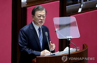 시정 연설한 문대통령 ”방역 안정-경제 반등 이뤄야 할 시간“