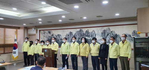 사회적 거리두기 1.5단계 격상 발표하는 조병옥 음성군수