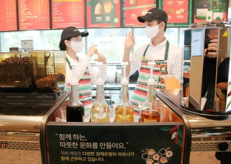 스타벅스 서울대치과병원점 장애인 청각장애인 직원 고용 채용 노동 복지 평등 인권