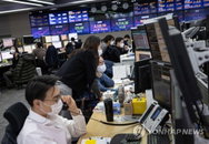 코스피, 외국인 매수세에 사상 최고치 마감…코스닥 1000선 근접