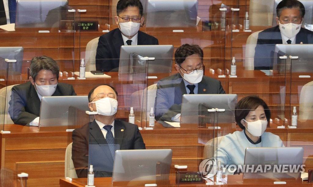 홍남기