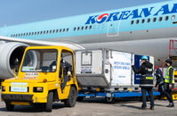 코로나 백신, 인천공항 도착..내일부터 의료진 접종