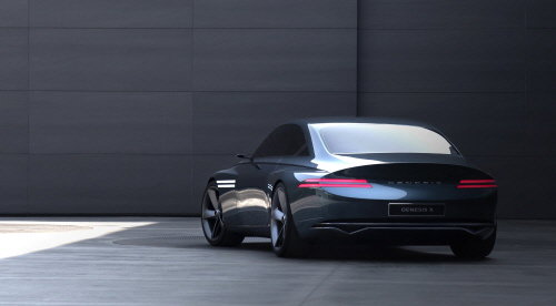 제네시스는 31일 전기차 기반의 GT(Gran Turismo) 콘셉트카 &lsquo;제네시스 엑스&rsquo;를 온라인으로 공개했다. 현대자동차 현대차