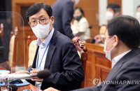 靑정책실장 "부동산정책, 실패라기엔 복합적"