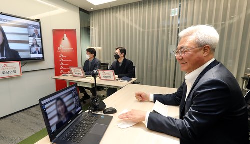 2020년 신입사원 채용 화상면접 현장 찾은 SK이노베이션 김준 총괄사장 [