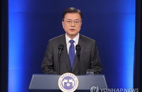 문대통령 "실수요자 부담완화…기조 유지하되 부분 조정"
