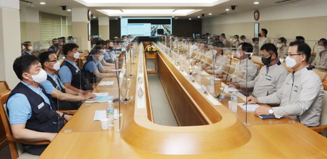 현대자동차 노사가 울산공장 본관 동행룸에서 2021년 임금 및 단체협약 교섭 상견례를 열고 있다. 2021.6.26