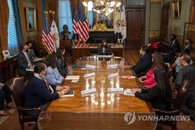 확진자 재급증에 美 마스크 쓰기 지침 '유턴'