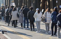 코로나19 신규확진자 사흘째 3000명대…18세 이하·60세 이상이 절반