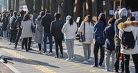 코로나19 신규확진자 사흘째 3000명대…18세 이하·60세 이상이 절반