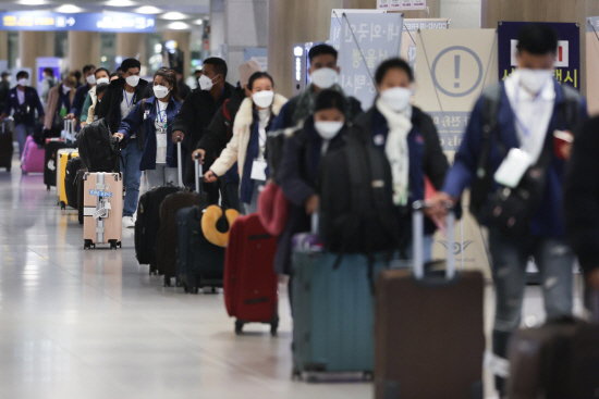 인천공항 외국인 입국 코로나19 방역 페이스쉴드 격리 2021.11.30