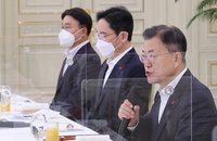 문대통령 "일자리  창출은 기업의 몫…정부는 최대한 지원할 뿐"