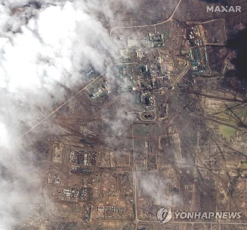 우크라이나 남쪽 크림반도에 배치된 군 텐트와 장비들 [맥사 테크놀로지스 제공&middot;연합뉴스 자료사진. 재판매 및 DB 금지]