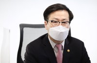 한국, 美 수출규제 대상 포함…정부 "기업 피해 최소화 주력"