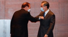 문정인 특보 만난 왕이 중국 외교부장