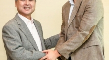 손정의 소프트뱅크 회장(왼쪽)과 김범석 쿠팡 이사회 의장. 쿠팡 제공  