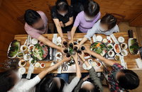 757일만에 풀린 '사회적 거리두기'