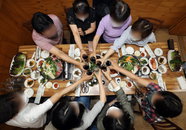 757일만에 풀린 '사회적 거리두기'