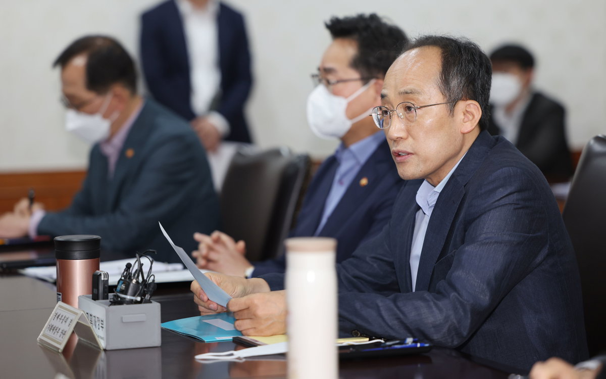 경제관계장관 간담회서 발언하는 추경호 부총리