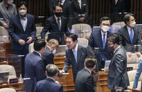 尹대통령 "한덕수 인준 협조해달라"…野 "인사 문제부터 풀라"