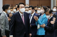 尹대통령 "선거결과 경제·민생 잘 챙기란 뜻"