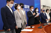 민주당 비대위 총사퇴 "지방선거 결과 책임…당원·국민께 사죄"