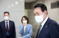 尹대통령 "경제위기 태풍의 권역…승리 입에 담을 상황 아냐"