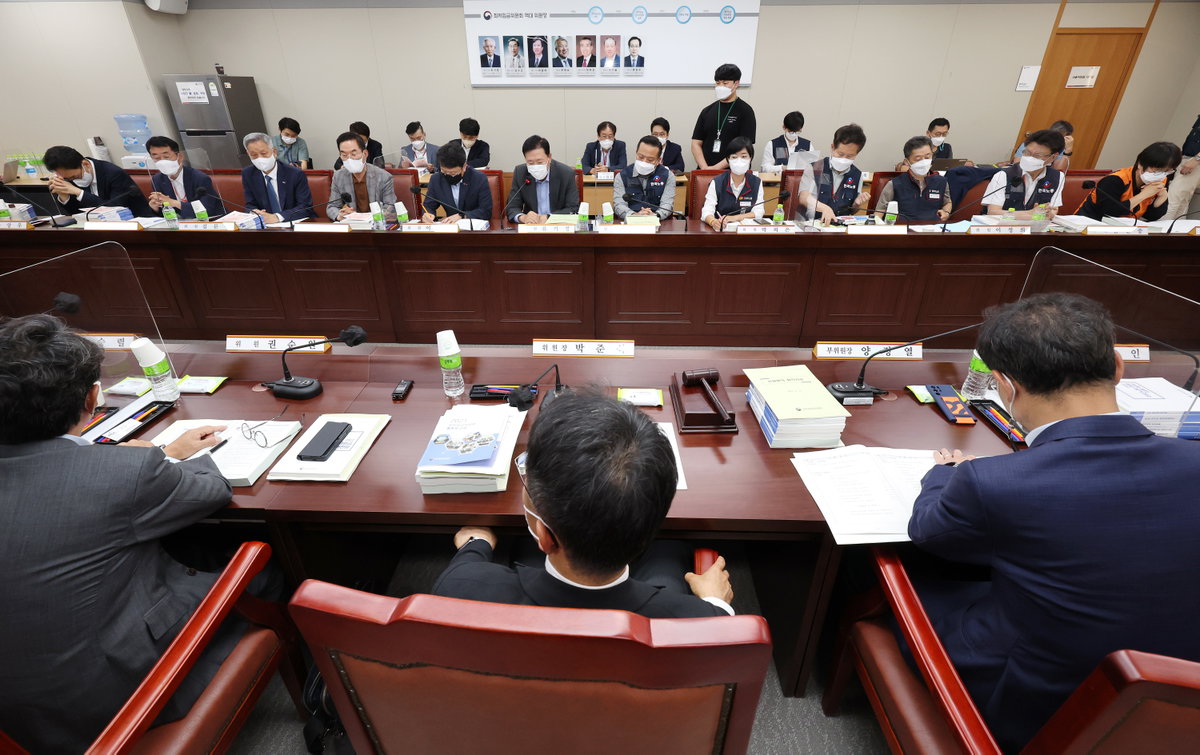 제4차 전원회의 참석한 노사