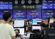 코스피 장중 2,400 붕괴…삼성전자 '5만전자'로 털썩